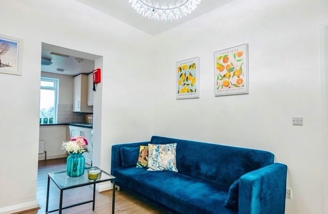 Modern 5-Bedroom Apartment in Prime Location