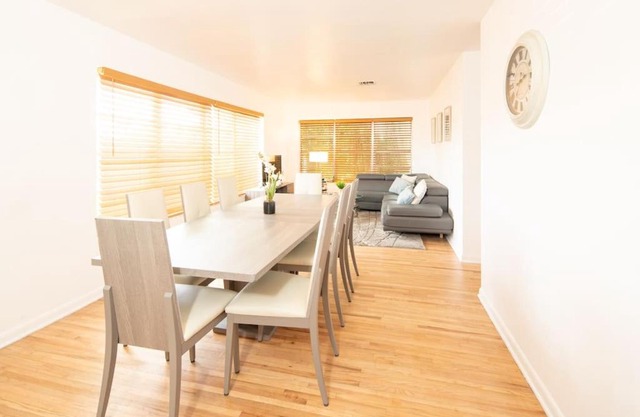 Modern 5 Bedroom Miami Home 15 Min to the Beach