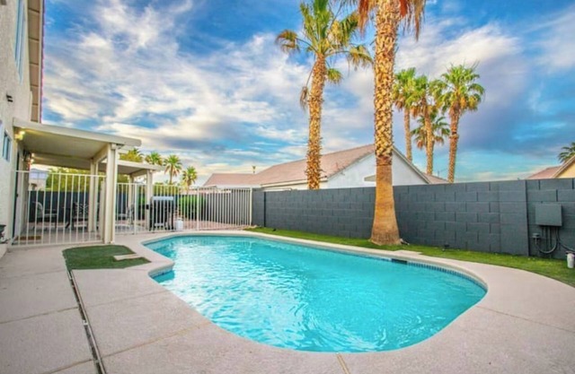 Modern 5BD Home w/Gated Pool and Arcades!