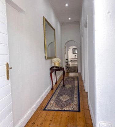 Modern 8 Sleeper home in trendy Observatory