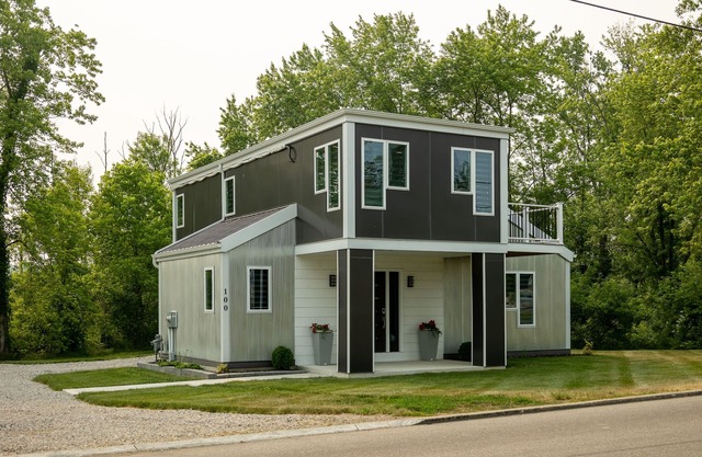 Modern Amish Country Home, close to Berlin, Millersburg, Wooster, Loudenville.