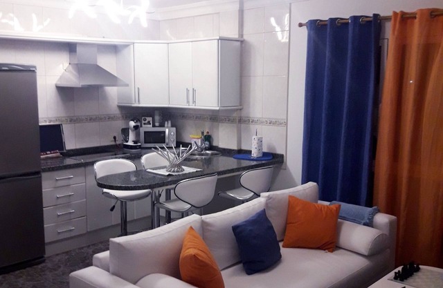 Modern and beautiful fully equipped house, wifi and television with Nexfli.