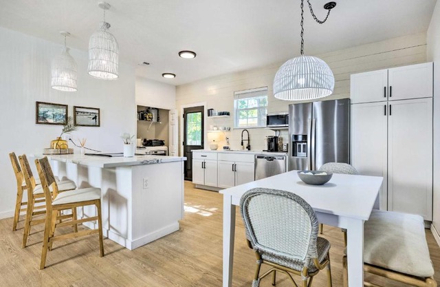 Modern and Chic Gulfport Escape Walk to Beach!