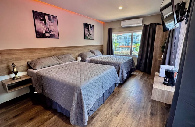 Modern and luxurious for 8 (3 bedrooms with their own bathroom)