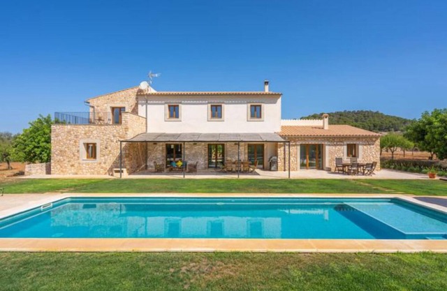 Modern and new rural house with stunning views. Sun and relax