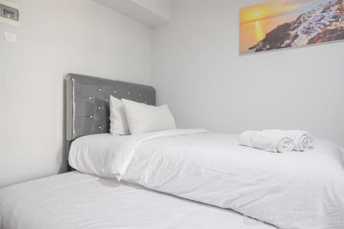 Modern and Restful Studio at Kebagusan City Apartment By Travelio