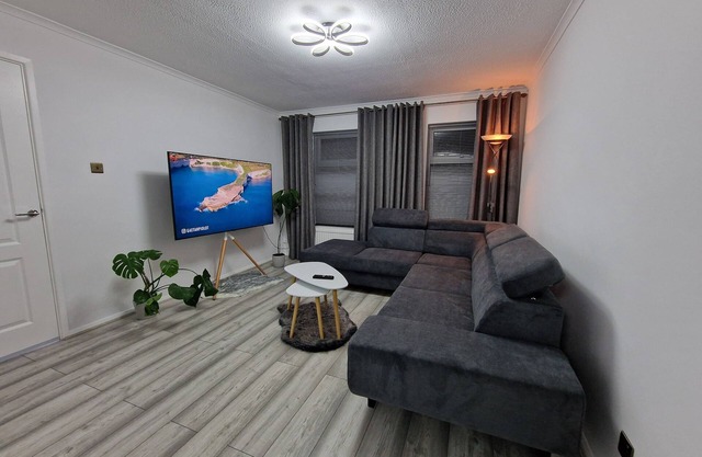 Modern And Spacious 3 Bedrooms Family House