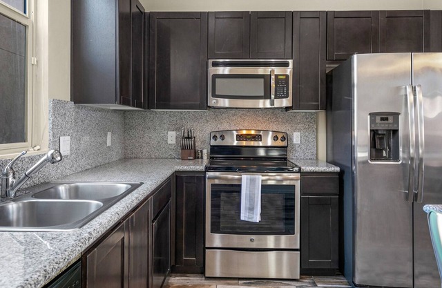 Modern Apartment in Prime Location (ID8407X53)