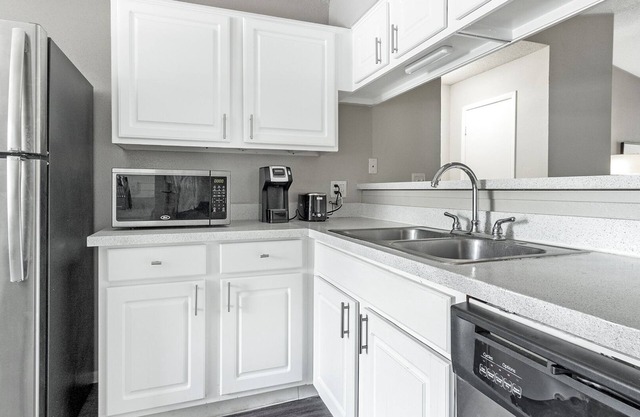 Modern Apartment in Prime Location (ID1241)