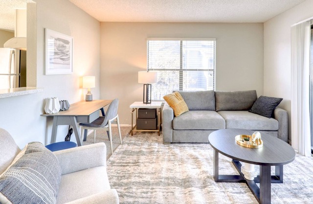 Modern Apartment in Prime Location (ID6123X10)