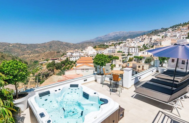 Modern apartment in Competa with Mountain View, Shared Pool & Wi-Fi