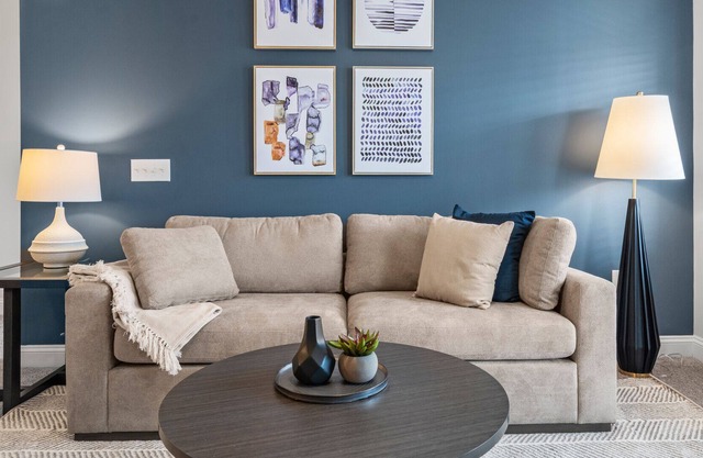 Modern Apartment in Prime Location (ID8773X70)