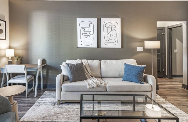 Modern Apartment in Prime Location (ID8716X13)