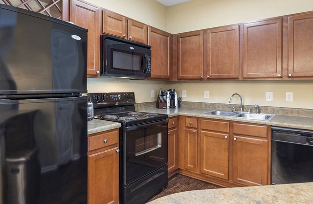 Modern Apartment in Prime Location (ID7762X28)