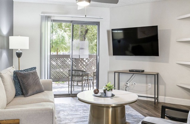 Modern Apartment in Prime Location (ID2750X66)