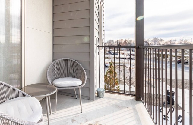 Modern Apartment in Prime Location (ID6812X22)