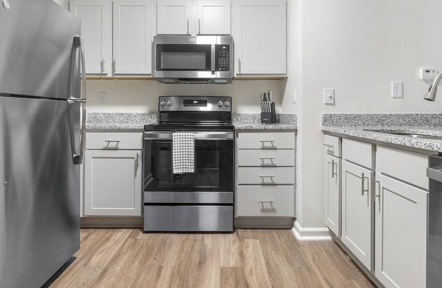 Modern Apartment in Prime Location (ID8183X77)