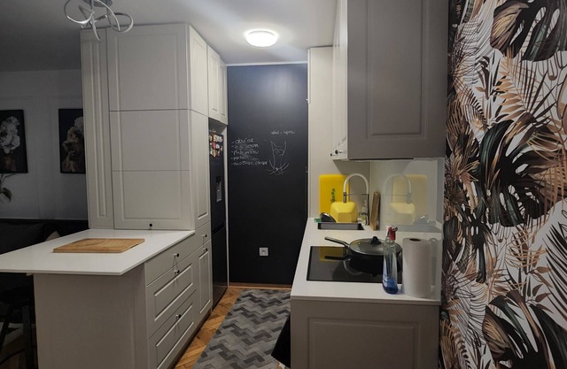 Modern apartment with Piano and 5 minutes walking distance from Airport City