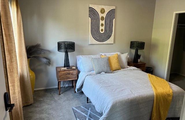 Modern Apt in Midtown KC- Close to Everything