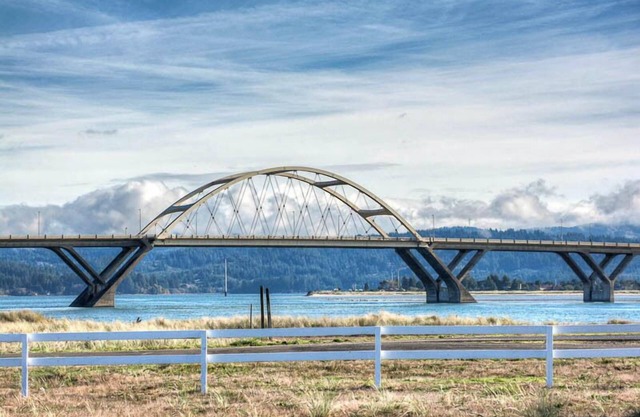 Modern Beach Home with Jetted tub, Views of the Bay and Dog Friendly Too!