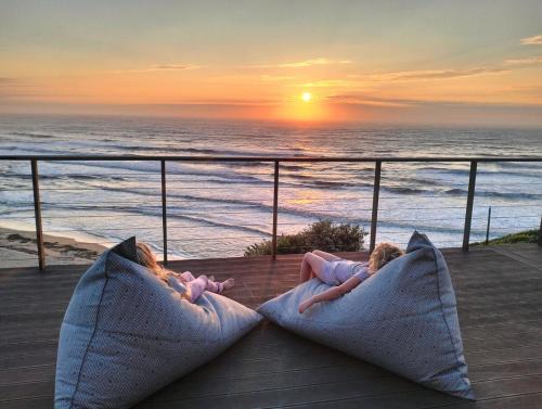 Modern Beachfront Unit with Breathtaking Seaview's