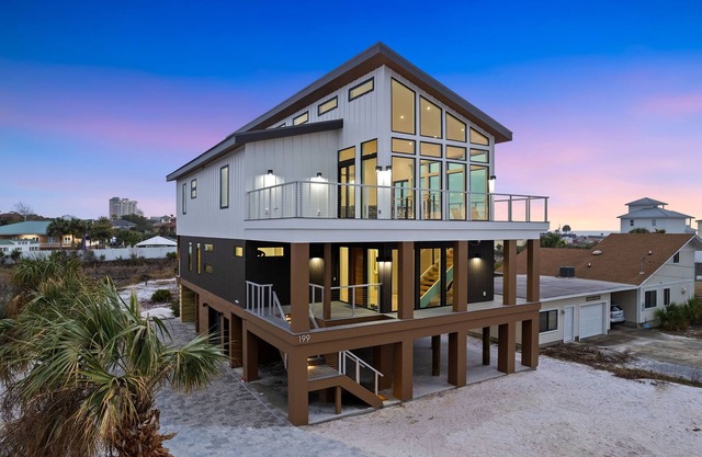 Modern Beachfront Luxury - Private Pool & Golf Cart