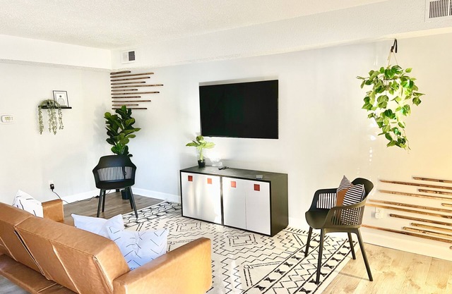 Modern Boho 2 BR Condo in the heart of Raleigh