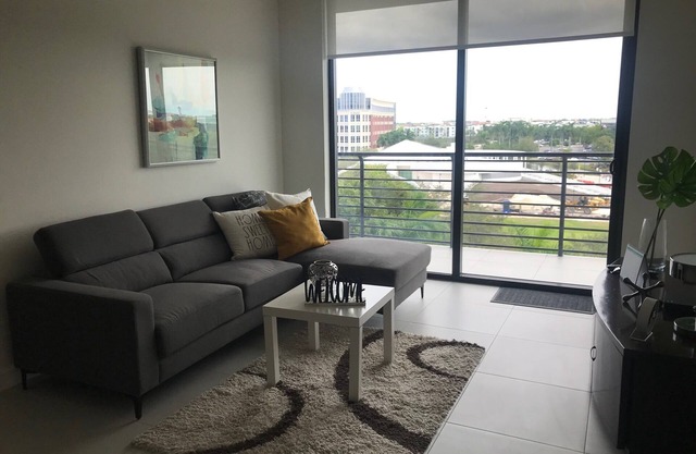 Modern building, centrally-located condo,2 bedrooms/2 bathrooms, parking space.