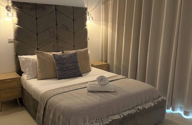 Modern Bungalow, private gated entrance and garden.