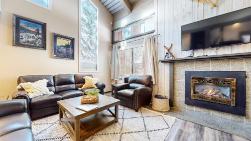 Modern Cabin for Family of 8 - Near Slopes & Canyon Lodge