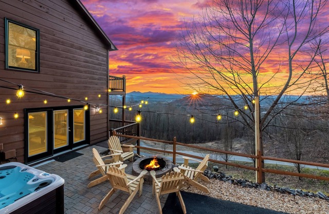 Modern cabin w/loaded game room, hot tub, stunning views!