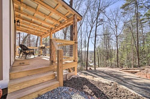 Modern Cabin with Fire Pit Less Than 3 Mi to Trails!