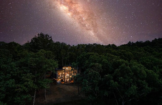 Modern Cabin with Incredible Mountain Views! Pool Table! Hot Tub!