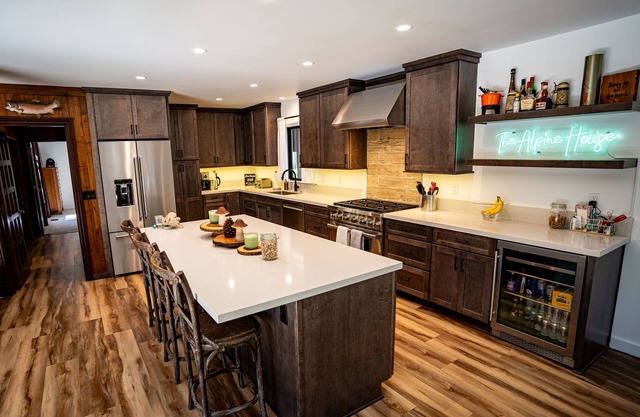 Modern Cabin with Retro Flair near The Village