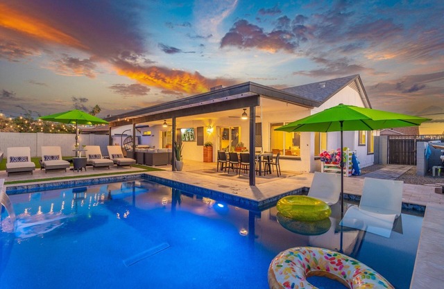 Modern Cactus - Heated Pool and Hot Tub