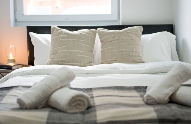 Modern CanaryWharf Apartments by Sleepy