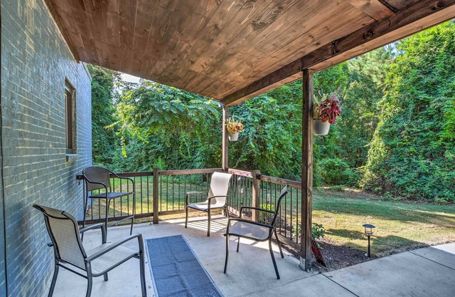 Modern Central Apartment w/BBQ Patio & Yard!