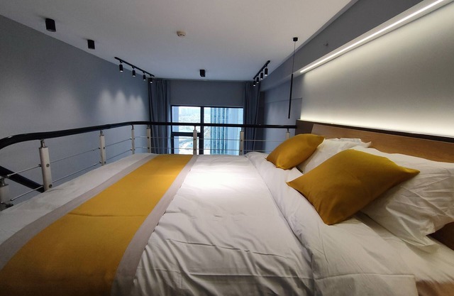 Modern Chic Loft Apartment in Kunming City Center - Sleeps 4 Max