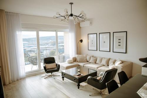 Modern, City/Industrial Style