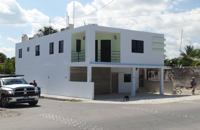 Modern, close to beach, convenient location