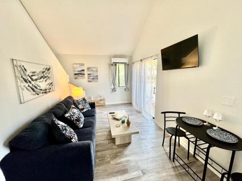 Modern Coastal Retreat Near the Beach and Golf - Sleeps 4