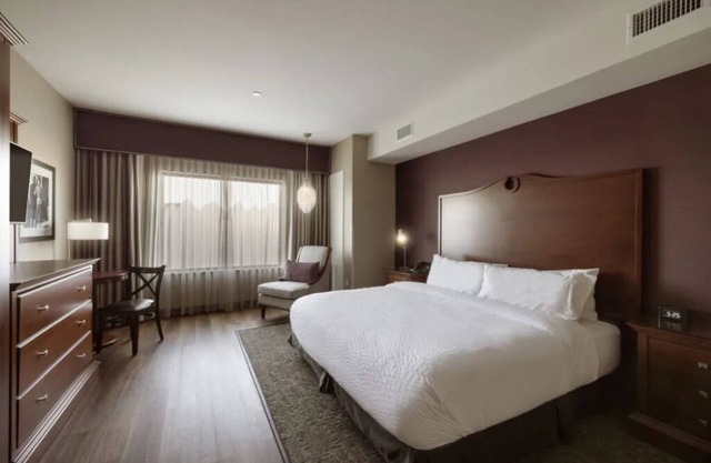 Modern Comfort Near Arts, Nature, & Dining in Charming Parker