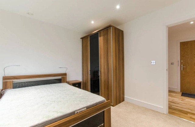 Modern Comfortable Apartment close to Canary Wharf, Stratford and Central London