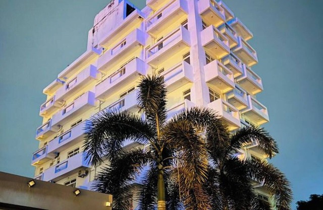 Modern condo in the heart of Colombo city, minutes away from Wellawatte Beach