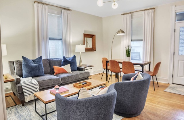 Modern Cottage Walkable to IU Campus & Kirkwood. Family Friendly!