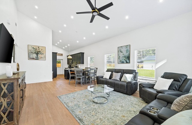 Modern, Cozy and Spacious Home in Foley Alabama.