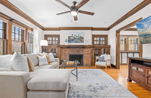 Modern Craftsman - East Harriet - 3 min to Lakes