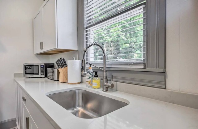 Modern~Downtown Apt~Business Trips