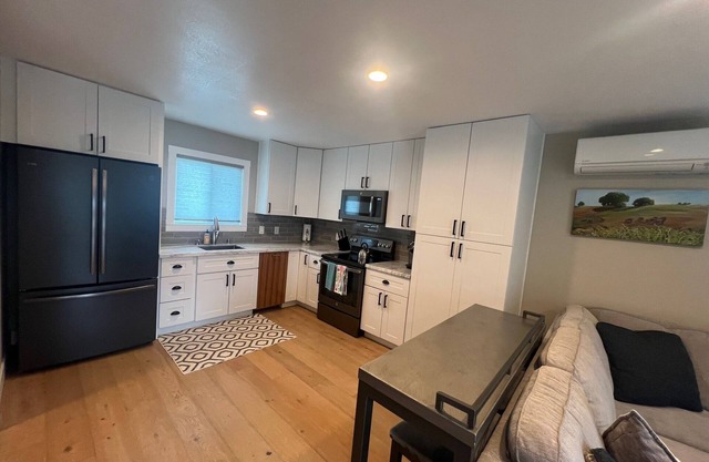 Modern Downtown Benicia Cottage with Large Yard