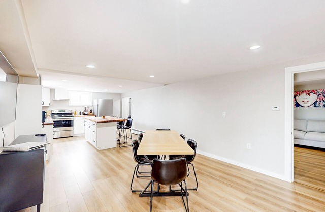 Modern duplex with patio & great kitchen - near downtown, trails & parks